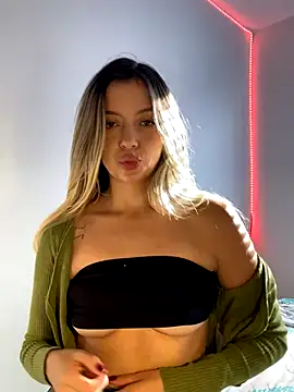 Snapshot of mari_ana02 chatting on 10/12/25, 08:52 mari ana02 online show from 10/12/25, 08:52