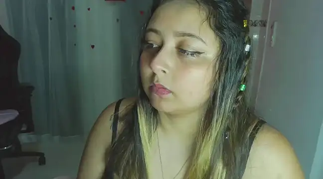 Emilyy Collinss online show from 12/04/24, 06:39
