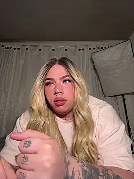 Snapshot of IsabellaFigueredo__ chatting on 11/05/25, 11:32 IsabellaFigueredo online show from 11/05/25, 11:32