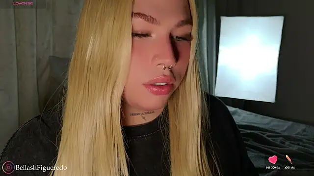 Snapshot of IsabellaFigueredo__ chatting on 11/14/25, 07:34 IsabellaFigueredo online show from 11/14/25, 07:34