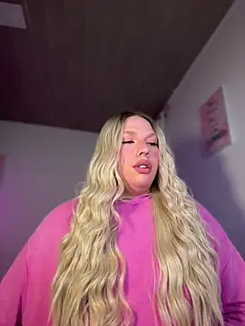 Snapshot of IsabellaFigueredo__ chatting on 02/21/26, 03:29 IsabellaFigueredo online show from 02/21/26, 03:29