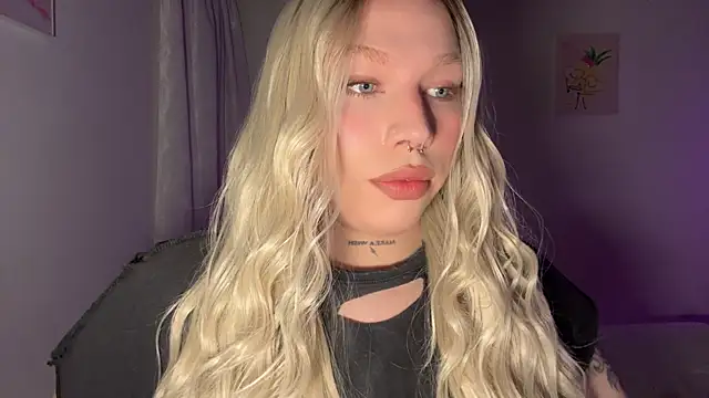 Snapshot of IsabellaFigueredo__ chatting on 02/22/26, 11:53 IsabellaFigueredo online show from 02/22/26, 11:53