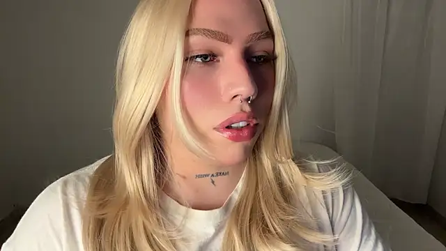 Snapshot of IsabellaFigueredo__ chatting on 03/03/26, 02:07 IsabellaFigueredo online show from 03/03/26, 02:07