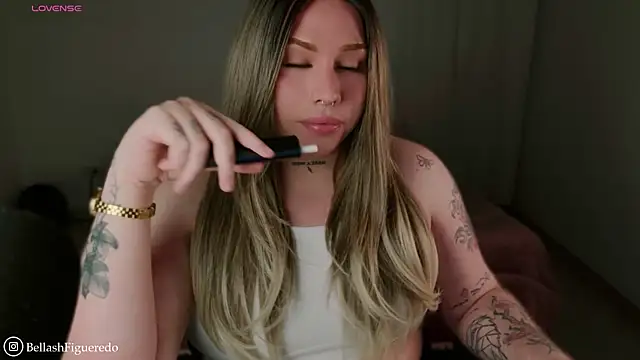 Snapshot of IsabellaFigueredo__ chatting on 03/13/26, 03:02 IsabellaFigueredo online show from 03/13/26, 03:02