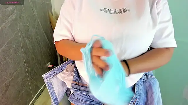 CelesteBrucee online show from 04/18/26, 09:37