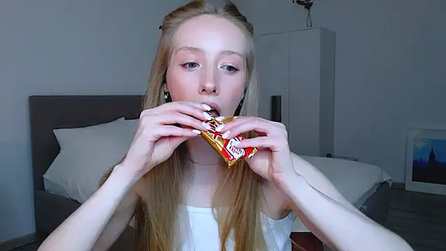 Luna insniity online show from 12/30/24, 07:42