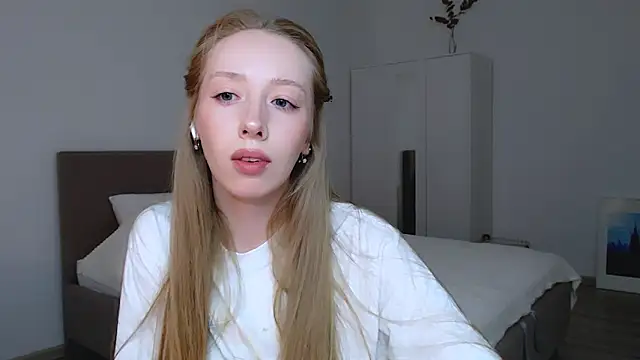 Luna insniity online show from 02/19/25, 11:36