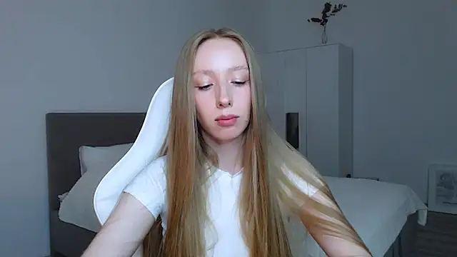 Luna insniity online show from 09/17/25, 08:10