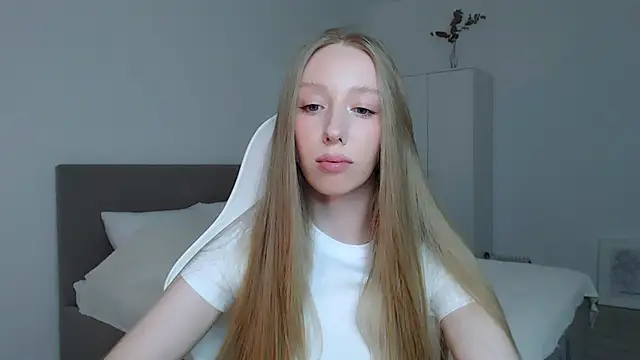 Luna insniity online show from 12/13/25, 10:04