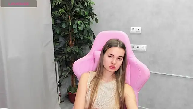 Snapshot of Donna_Evans chatting on 12/06/24, 01:07 Donna Evans online show from 12/06/24, 01:07