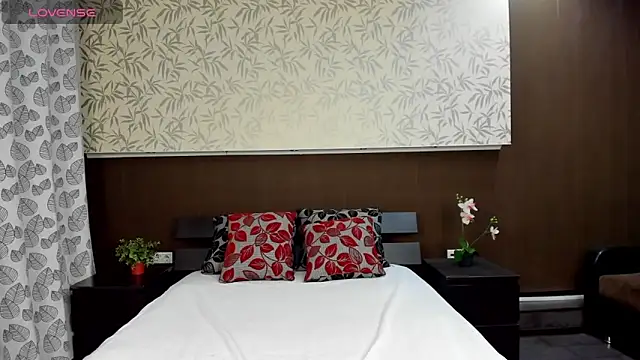 Snapshot of Donna_Evans chatting on 12/11/24, 12:02 Donna Evans online show from 12/11/24, 12:02