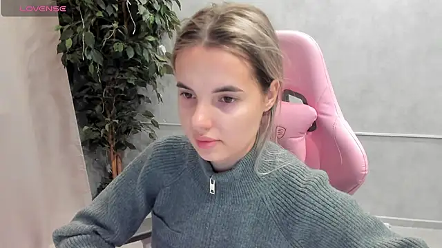 Snapshot of Donna_Evans chatting on 03/06/25, 12:00 Donna Evans online show from 03/06/25, 12:00