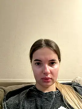 Snapshot of Donna_Evans chatting on 10/29/25, 02:25 Donna Evans online show from 10/29/25, 02:25