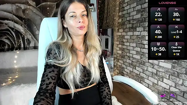 Snapshot of Eva_Melow chatting on 01/05/25, 05:41 Eva Melow online show from 01/05/25, 05:41