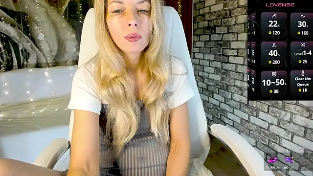 Snapshot of Eva_Melow chatting on 02/21/25, 04:37 Eva Melow online show from 02/21/25, 04:37