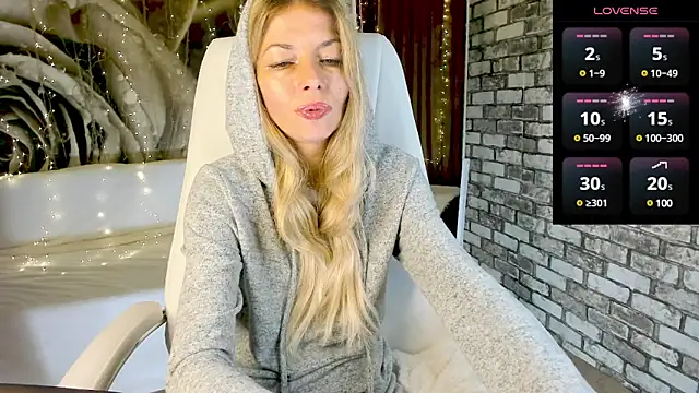 Snapshot of Eva_Melow chatting on 02/22/25, 08:20 Eva Melow online show from 02/22/25, 08:20