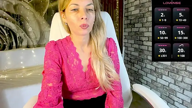 Snapshot of Eva_Melow chatting on 03/05/25, 09:37 Eva Melow online show from 03/05/25, 09:37