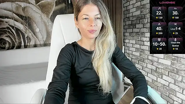Snapshot of Eva_Melow chatting on 09/19/25, 01:56 Eva Melow online show from 09/19/25, 01:56