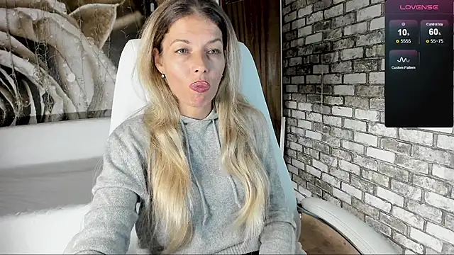 Snapshot of Eva_Melow chatting on 09/27/25, 03:06 Eva Melow online show from 09/27/25, 03:06