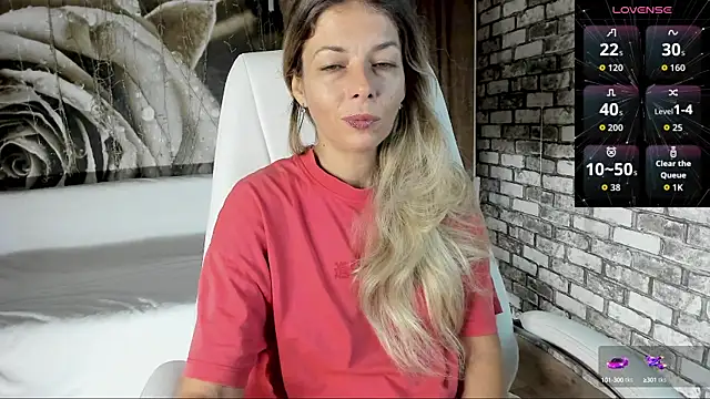 Snapshot of Eva_Melow chatting on 10/01/25, 04:13 Eva Melow online show from 10/01/25, 04:13