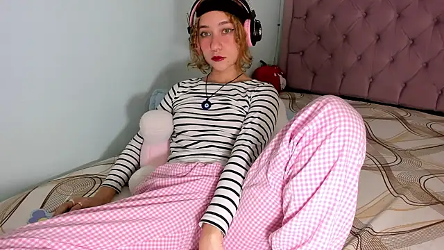 Snapshot of any_21hot chatting on 12/30/24, 07:32 any 21hot online show from 12/30/24, 07:32