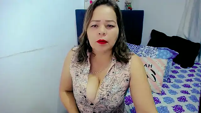 Snapshot of isabella_hotx10 chatting on 12/13/24, 12:42 isabella hotx10 online show from 12/13/24, 12:42