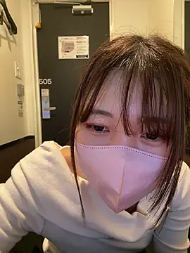 Snapshot of SUZU_ chatting on 05/03/26, 01:22 SUZU online show from 05/03/26, 01:22