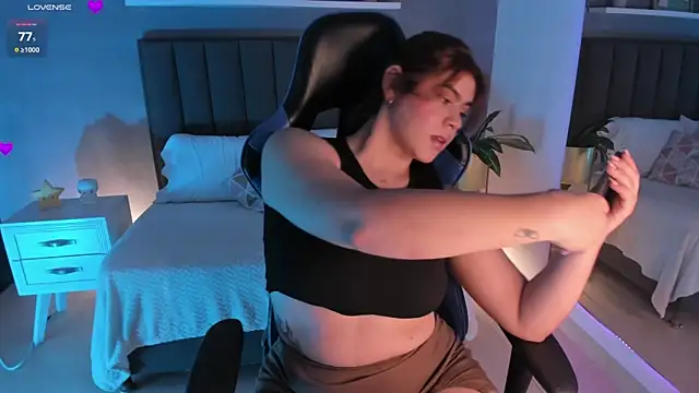 Snapshot of veronica185 chatting on 02/12/25, 02:56 veronica185 online show from 02/12/25, 02:56