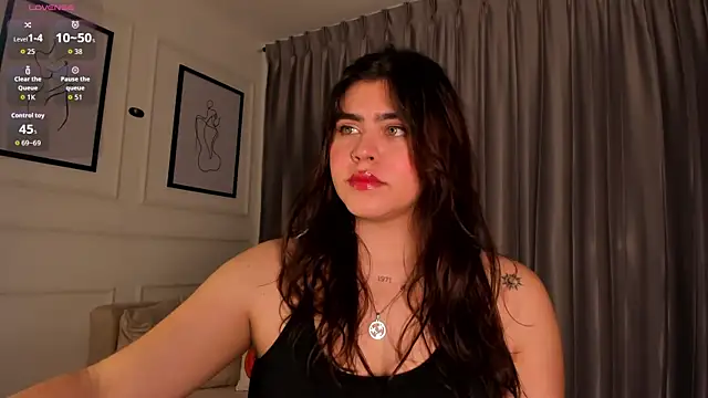 Snapshot of veronica185 chatting on 10/02/25, 03:24 veronica185 online show from 10/02/25, 03:24