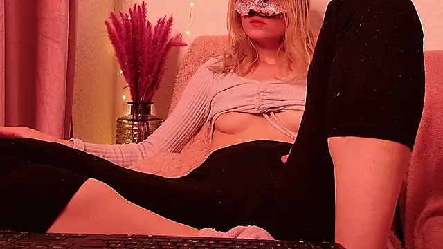 SecretAnni online show from 12/25/24, 05:16