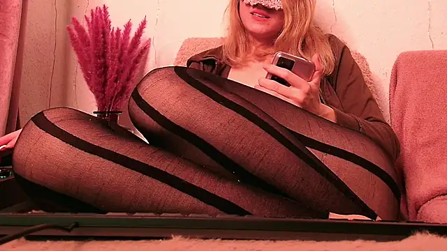 SecretAnni online show from 12/28/24, 08:36