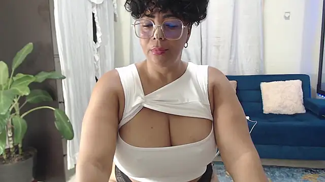 AmbarSofhia online show from 03/18/25, 08:48