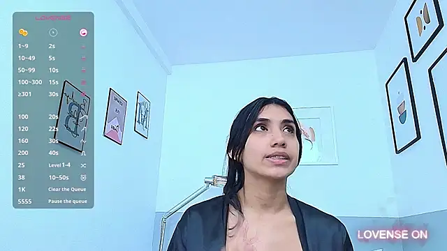 littlee emilyy  online show from 12/05/24, 10:12