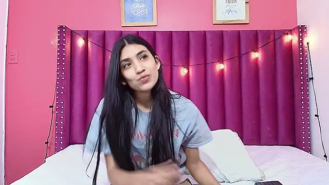 littlee emilyy  online show from 01/22/25, 05:59