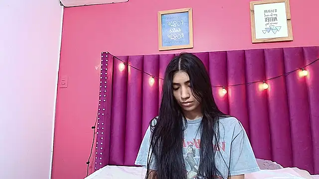 littlee emilyy  online show from 01/22/25, 09:02