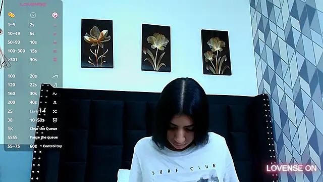 littlee emilyy  online show from 02/07/25, 10:09