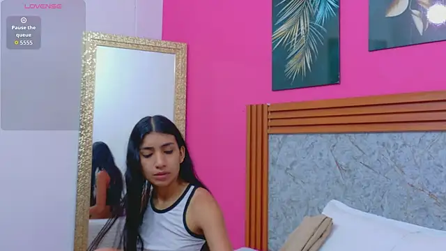 littlee emilyy  online show from 04/15/26, 01:07