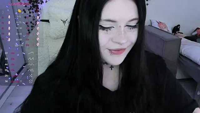 SelenaCute online show from 10/17/25, 05:32