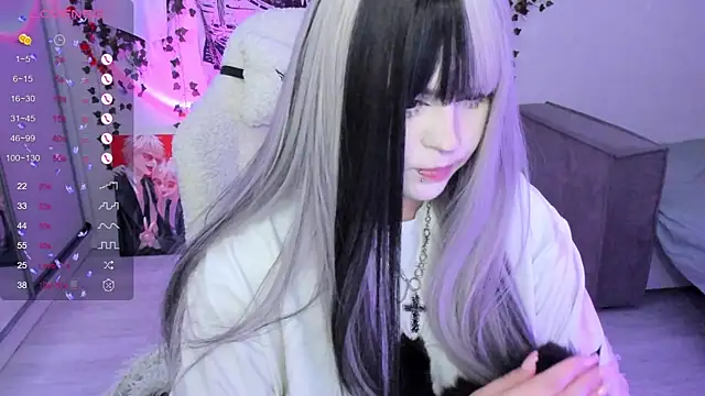 SelenaCute online show from 11/20/25, 04:45