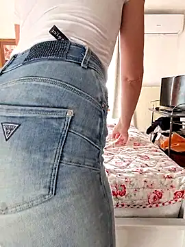 Silvia Zeno online show from 04/17/26, 05:54