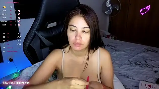 Snapshot of AnnaQueen chatting on 08/04/26, 02:15 AnnaQueen online show from 08/04/26, 02:15