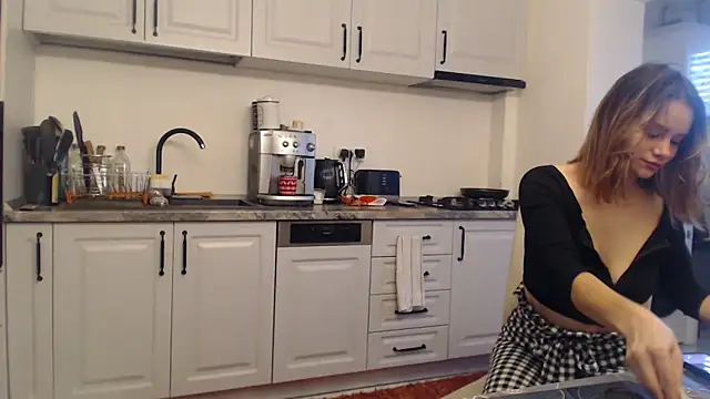 Snapshot of Tasty_Shape chatting on 12/12/24, 07:08 Tasty Shape online show from 12/12/24, 07:08