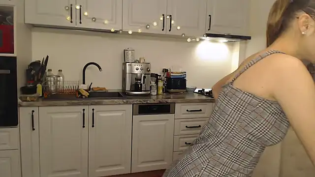 Snapshot of Tasty_Shape chatting on 12/19/24, 04:24 Tasty Shape online show from 12/19/24, 04:24