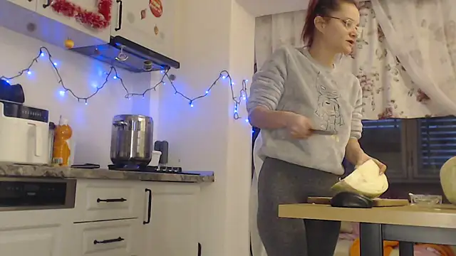 Snapshot of Tasty_Shape chatting on 02/02/25, 03:39 Tasty Shape online show from 02/02/25, 03:39