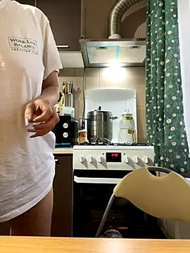 Snapshot of Tasty_Shape chatting on 10/14/25, 04:57 Tasty Shape online show from 10/14/25, 04:57