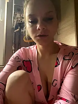 Snapshot of Tasty_Shape chatting on 10/26/25, 06:19 Tasty Shape online show from 10/26/25, 06:19