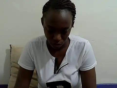 Snapshot of lizbela1 chatting on 05/27/26, 03:42 lizbela1 online show from 05/27/26, 03:42