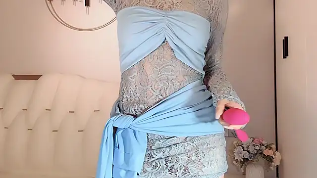 Snapshot of lvy-w chatting on 12/31/24, 10:37 lvy-w online show from 12/31/24, 10:37