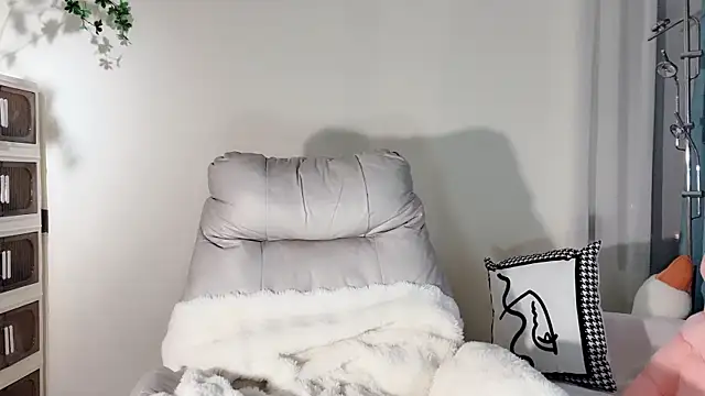 Snapshot of lvy-w chatting on 02/05/25, 04:58 lvy-w online show from 02/05/25, 04:58