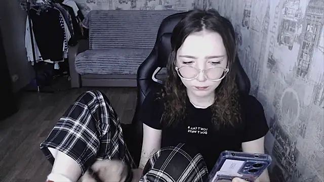 AmeliaKamishiro online show from 01/05/25, 11:37